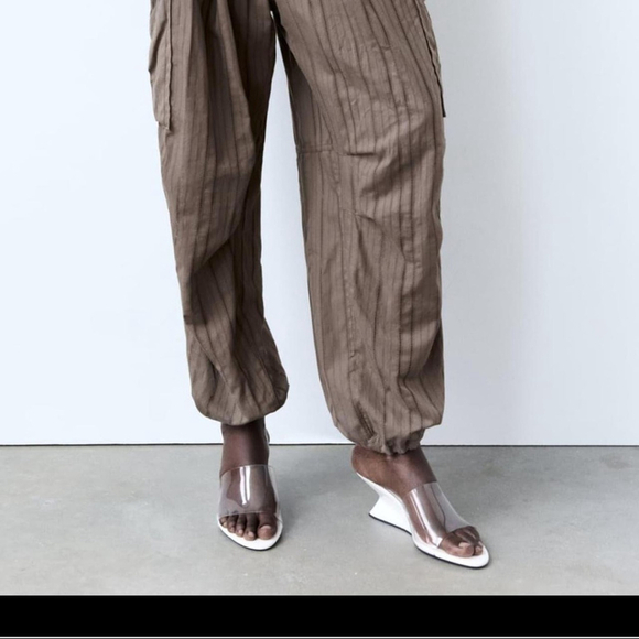 sandals - Picture 2 of 8